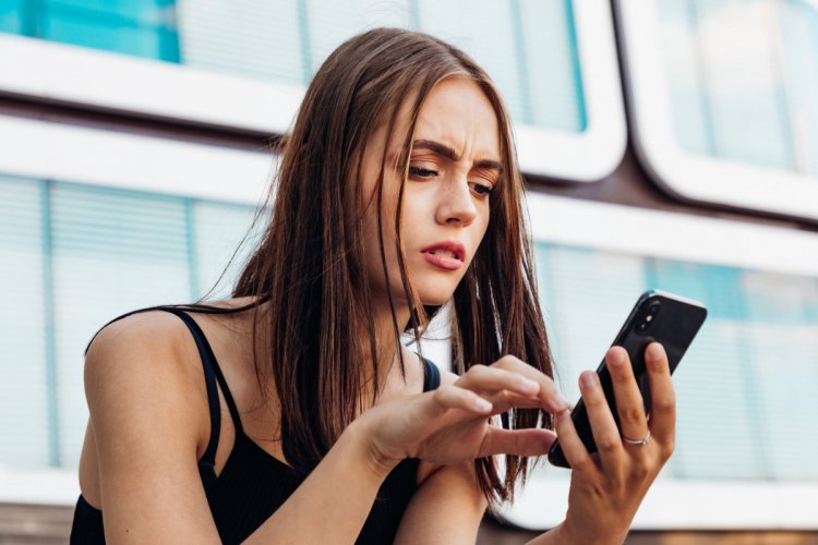 User People Who Use Dating Apps May Be Likely To Develop An Eating Disorder, Study Says